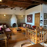 Сasa de vacaciones The Ambassador - Traditional Stone House Katochori