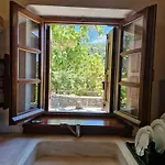 Сasa de vacaciones The Ambassador - Traditional Stone House