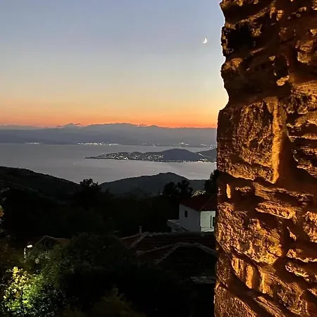The Ambassador - Traditional Stone House 度假居 *