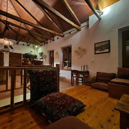 The Ambassador - Traditional Stone House 度假居 *