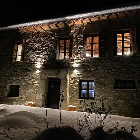The Ambassador - Traditional Stone House 度假居