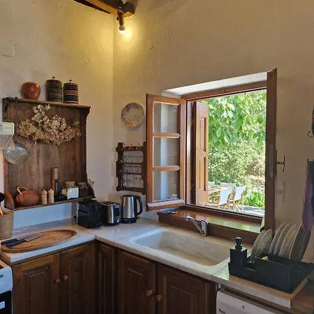 The Ambassador - Traditional Stone House 度假居 *