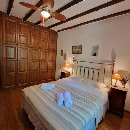 度假居 The Ambassador - Traditional Stone House *