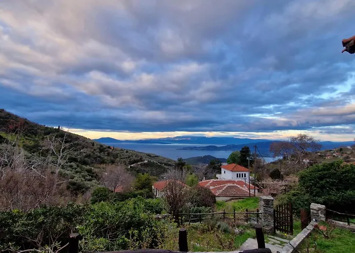 The Ambassador - Traditional Stone House Casa de Férias *